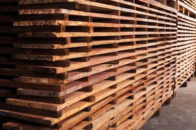 紅木家具為何名貴？古老工藝與科學(xué)流程功不可沒